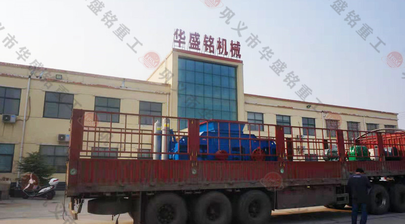 兩臺(tái)2PGY1810對輥制砂機(jī)裝車發(fā)往福建泉州